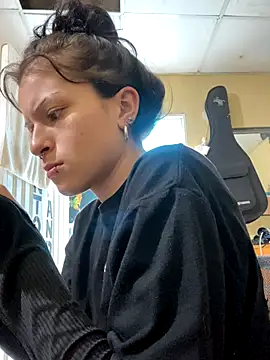 Snapshot of val_zx chatting on 09.29.25 val zx online show from 09.29.25