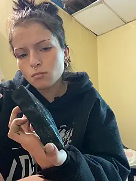 Snapshot of val_zx chatting on 10.08.25 val zx online show from 10.08.25