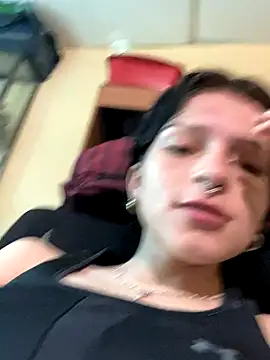 Snapshot of val_zx chatting on 10.10.25 val zx online show from 10.10.25