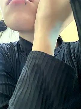 Snapshot of val_zx chatting on 10.18.25 val zx online show from 10.18.25