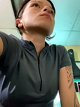 Snapshot of val_zx chatting on 10.29.25 val zx online show from 10.29.25