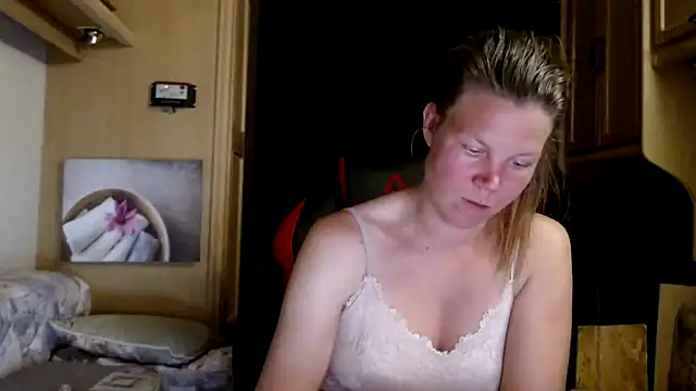 Snapshot of CallMeMaria chatting on 01.02.25 CallMeMaria online show from 01.02.25