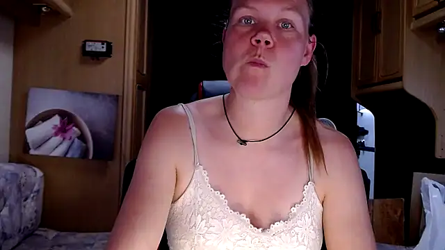 Snapshot of CallMeMaria chatting on 01.04.25 CallMeMaria online show from 01.04.25