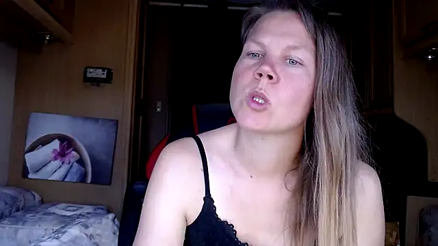 Snapshot of CallMeMaria chatting on 01.05.25 CallMeMaria online show from 01.05.25