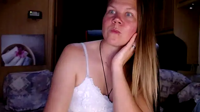 Snapshot of CallMeMaria chatting on 01.11.25 CallMeMaria online show from 01.11.25