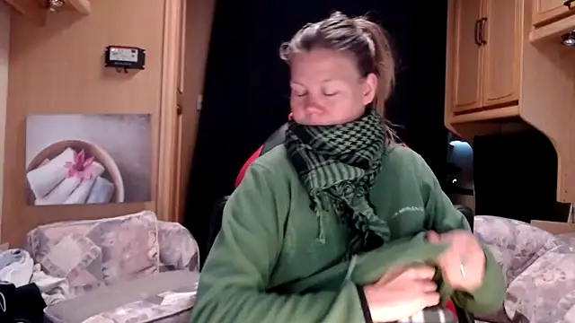 Snapshot of CallMeMaria chatting on 01.16.25 CallMeMaria online show from 01.16.25