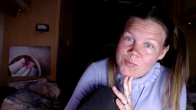 Snapshot of CallMeMaria chatting on 01.16.25 CallMeMaria online show from 01.16.25