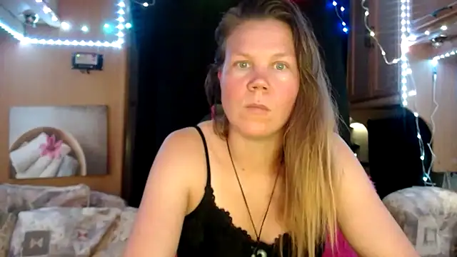 Snapshot of CallMeMaria chatting on 01.26.25 CallMeMaria online show from 01.26.25