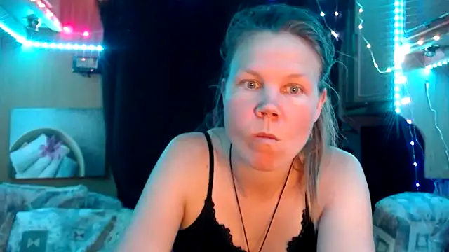 Snapshot of CallMeMaria chatting on 01.26.25 CallMeMaria online show from 01.26.25