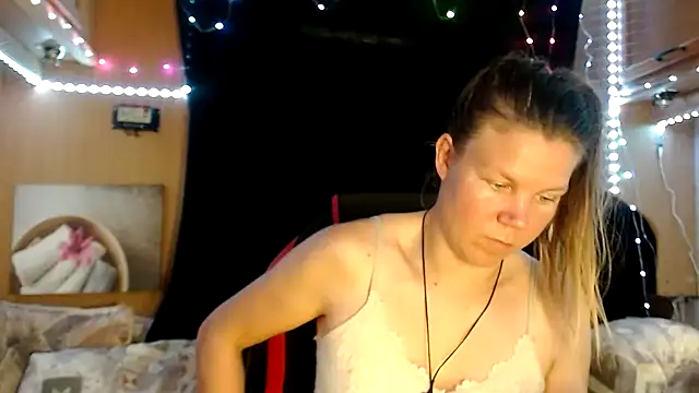 Snapshot of CallMeMaria chatting on 01.27.25 CallMeMaria online show from 01.27.25