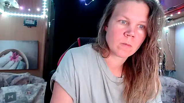 Snapshot of CallMeMaria chatting on 01.28.25 CallMeMaria online show from 01.28.25