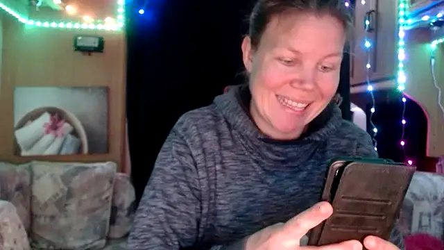 Snapshot of CallMeMaria chatting on 02.04.25 CallMeMaria online show from 02.04.25