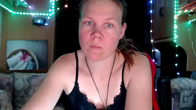 Snapshot of CallMeMaria chatting on 02.05.25 CallMeMaria online show from 02.05.25