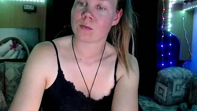 Snapshot of CallMeMaria chatting on 02.05.25 CallMeMaria online show from 02.05.25