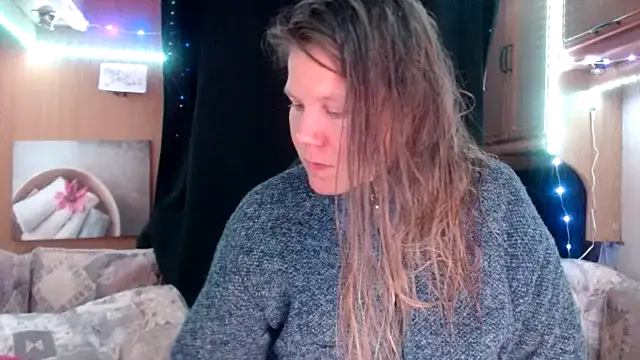 Snapshot of CallMeMaria chatting on 02.12.25 CallMeMaria online show from 02.12.25