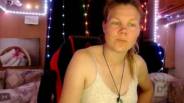 Snapshot of CallMeMaria chatting on 02.13.25 CallMeMaria online show from 02.13.25