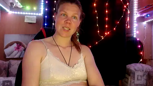 Snapshot of CallMeMaria chatting on 02.13.25 CallMeMaria online show from 02.13.25