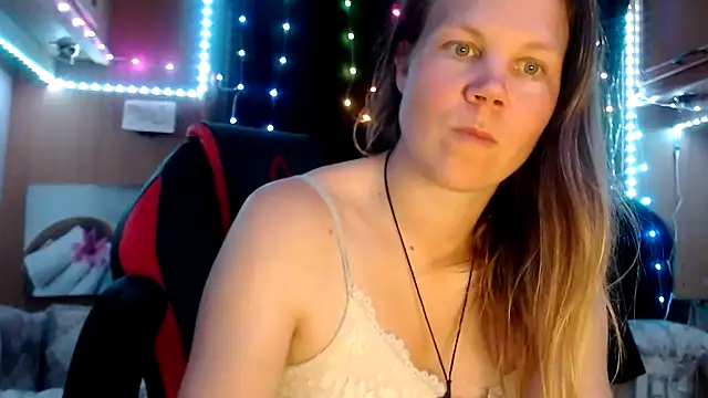 Snapshot of CallMeMaria chatting on 02.14.25 CallMeMaria online show from 02.14.25