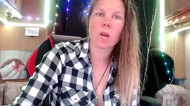 Snapshot of CallMeMaria chatting on 02.16.25 CallMeMaria online show from 02.16.25