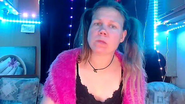 Snapshot of CallMeMaria chatting on 02.18.25 CallMeMaria online show from 02.18.25