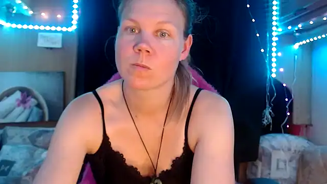 Snapshot of CallMeMaria chatting on 02.21.25 CallMeMaria online show from 02.21.25