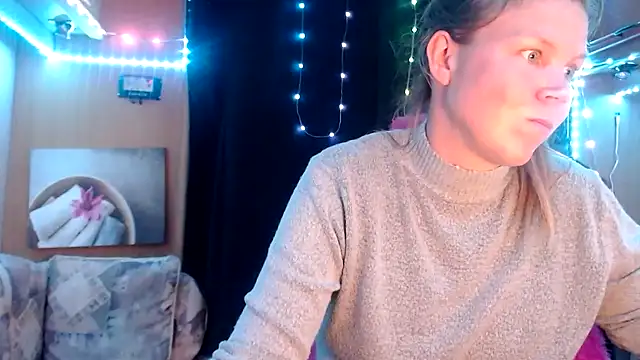 Snapshot of CallMeMaria chatting on 02.21.25 CallMeMaria online show from 02.21.25