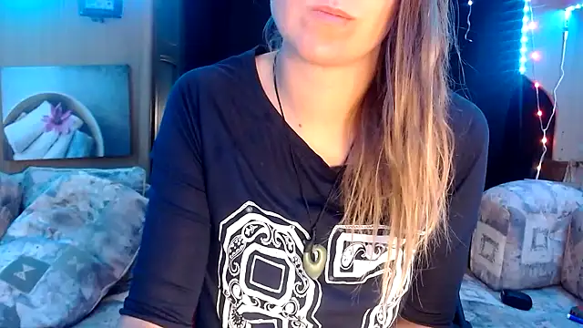 Snapshot of CallMeMaria chatting on 02.26.25 CallMeMaria online show from 02.26.25