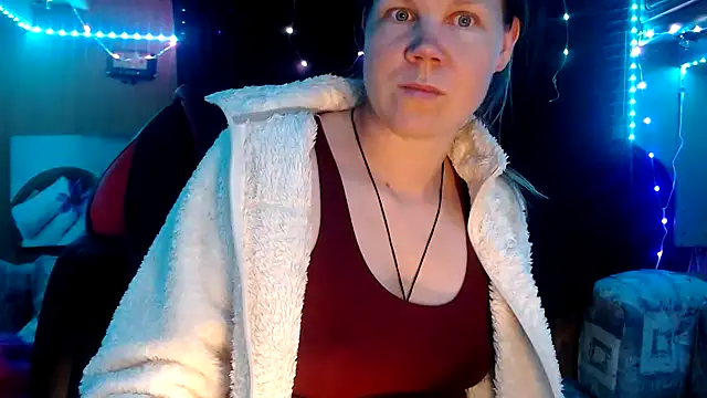 Snapshot of CallMeMaria chatting on 02.26.25 CallMeMaria online show from 02.26.25