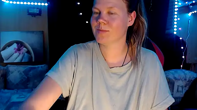 Snapshot of CallMeMaria chatting on 02.28.25 CallMeMaria online show from 02.28.25