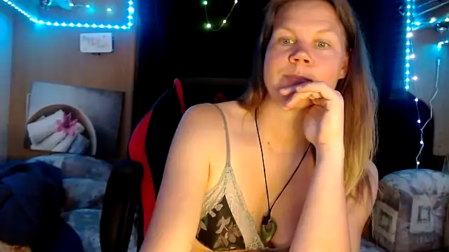 Snapshot of CallMeMaria chatting on 03.03.25 CallMeMaria online show from 03.03.25