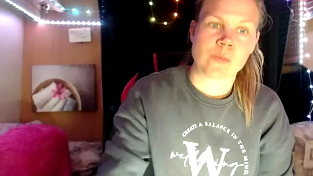 Snapshot of CallMeMaria chatting on 03.04.25 CallMeMaria online show from 03.04.25