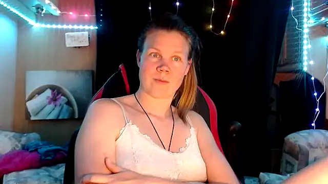 Snapshot of CallMeMaria chatting on 03.04.25 CallMeMaria online show from 03.04.25