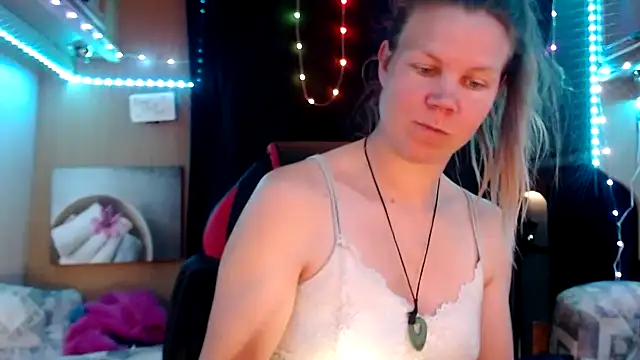 Snapshot of CallMeMaria chatting on 03.05.25 CallMeMaria online show from 03.05.25