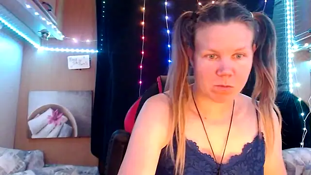 Snapshot of CallMeMaria chatting on 03.07.25 CallMeMaria online show from 03.07.25