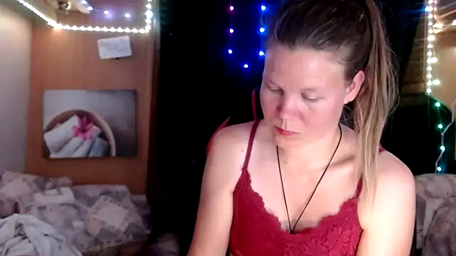 Snapshot of CallMeMaria chatting on 03.09.25 CallMeMaria online show from 03.09.25