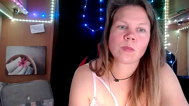 Snapshot of CallMeMaria chatting on 03.10.25 CallMeMaria online show from 03.10.25