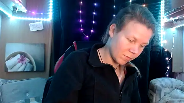 Snapshot of CallMeMaria chatting on 03.10.25 CallMeMaria online show from 03.10.25