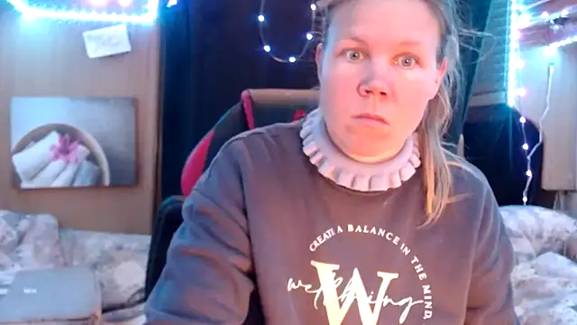 Snapshot of CallMeMaria chatting on 03.11.25 CallMeMaria online show from 03.11.25