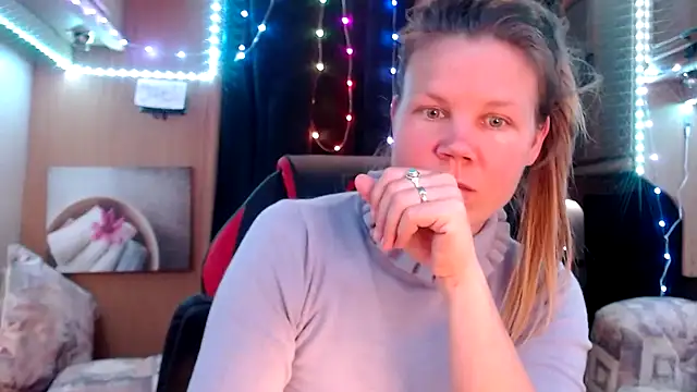 Snapshot of CallMeMaria chatting on 03.11.25 CallMeMaria online show from 03.11.25