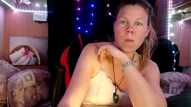 Snapshot of CallMeMaria chatting on 03.12.25 CallMeMaria online show from 03.12.25