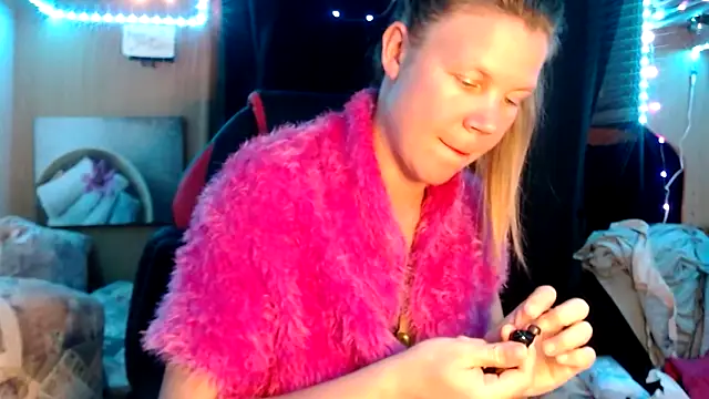 Snapshot of CallMeMaria chatting on 03.14.25 CallMeMaria online show from 03.14.25