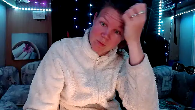 Snapshot of CallMeMaria chatting on 03.21.25 CallMeMaria online show from 03.21.25