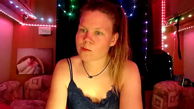 Snapshot of CallMeMaria chatting on 03.21.25 CallMeMaria online show from 03.21.25