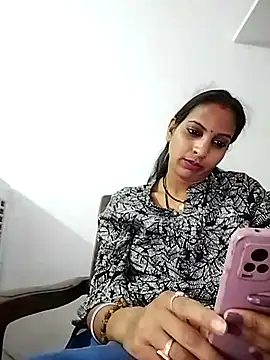 Hotty-Nidhi online show from 03.17.25