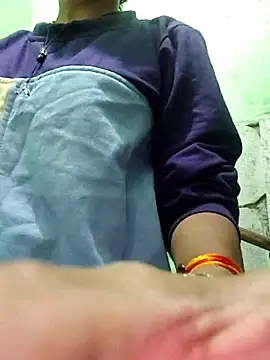 Hotty-Nidhi online show from 10.30.25