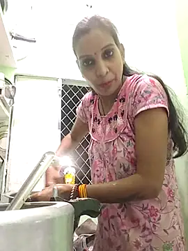 Hotty-Nidhi online show from 11.13.25