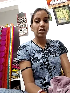 Snapshot of Hotty-Nidhi chatting on 04.15.26 Hotty-Nidhi online show from 04.15.26