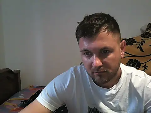 Snapshot of hugedickedd chatting on 06.12.26 hugedickedd online show from 06.12.26