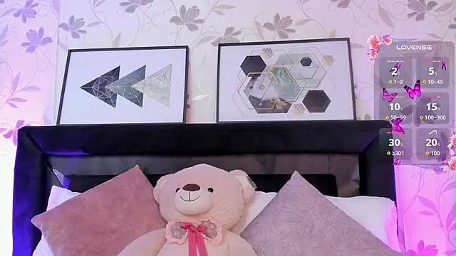 Lilith Thompson online show from 09.21.25