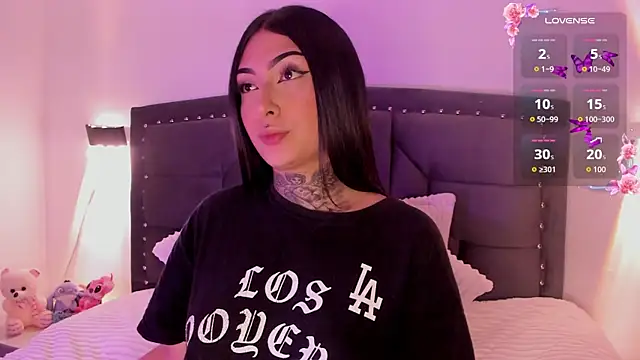 Lilith Thompson online show from 10.10.25